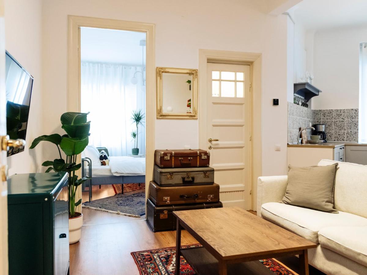 Lovely Vintage Double In Center Bucarest